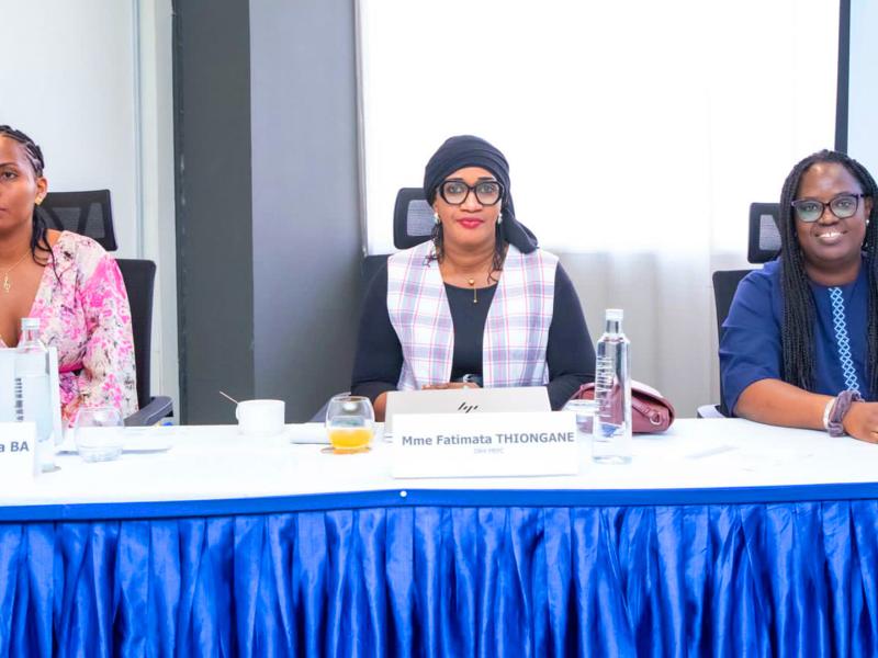 Dignitaires à la table lord de la cérémonie d’ouverture de la formation sur le leadership - Ministère de l’Économie du Plan et de la Coopération