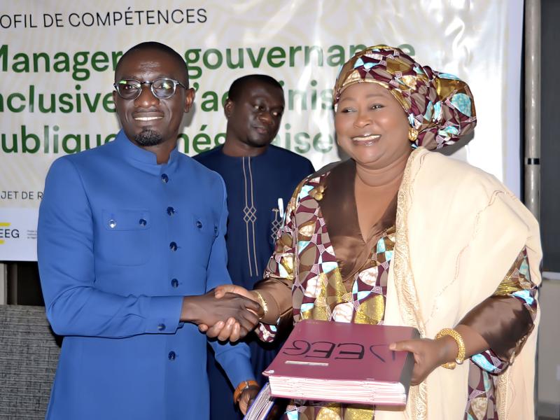 Maïmouna Dièye, ministre de la Ministère de la Famille, de l'Action Sociale et des Solidarités et Olivier Boucal, ministre de la Fonction Publique, du Travail et de la Réforme du Service Public