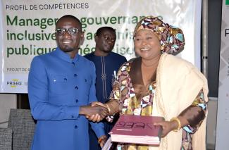 Maïmouna Dièye, ministre de la Ministère de la Famille, de l'Action Sociale et des Solidarités et Olivier Boucal, ministre de la Fonction Publique, du Travail et de la Réforme du Service Public