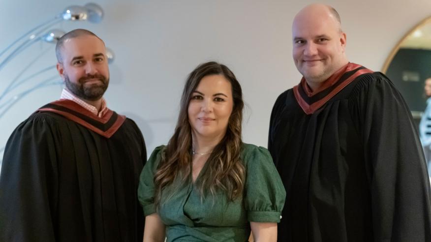 Geneviève Morin, doctorante accompagnée de son co-directeur et de son directeur de thèse, les professeurs Étienne Charbonneau et David Talbot