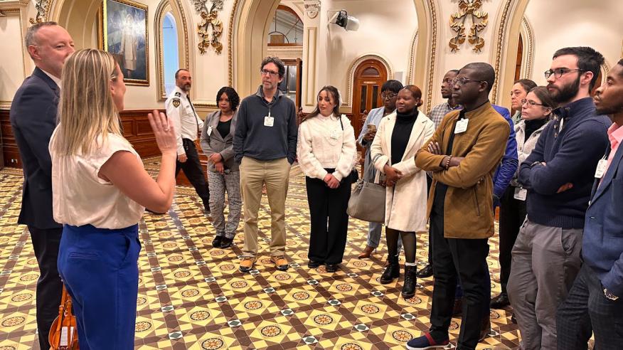 Groupe d'étudiantes et d'étudiants à l'assemblée nationale