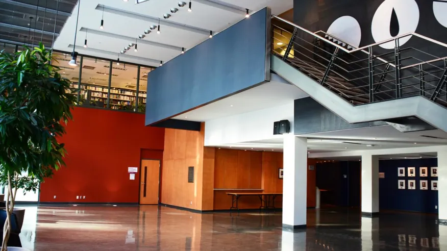 Photo du grand hall du camps de Québec